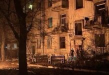 В результате атаки БПЛА в Запорожье повреждены жилые дома и торговые центры, возникли пожары