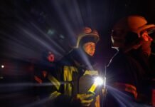 Россияне ударили дроном по Харькову: враг повредил авто, в доме выбиты окна