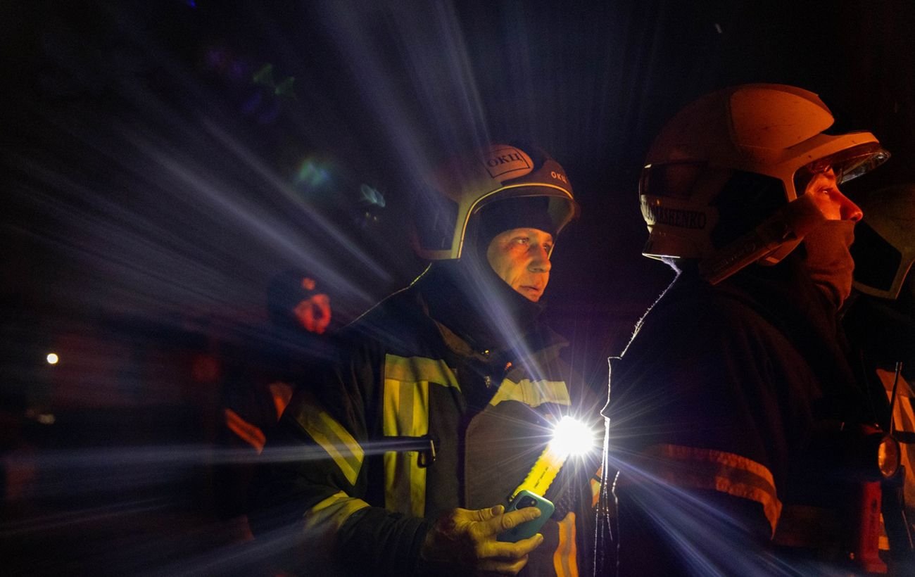 Россияне ударили дроном по Харькову: враг повредил авто, в доме выбиты окна