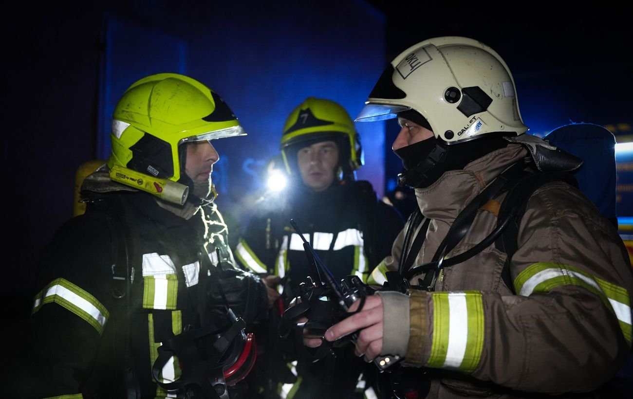 Харьков под ударом более трех часов: РФ бьет по энергетике, из труб сливают воду