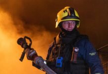 Было попадание в многоэтажный дом, есть двое пострадавших: враг атаковал Одессу дронами