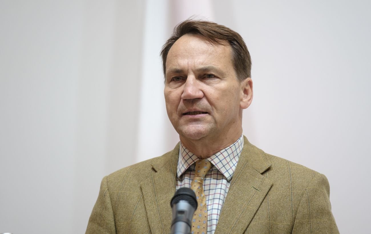 «Христианский долг»: Сикорский назвал путь к примирению Украины и Польши