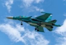 Враг бомбардировал деревню в Запорожском районе, пострадал человек