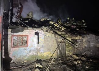 Оккупанты снова атаковали Одессу: в одном из районов загорелся дом
