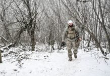 Украинцы разделились по Донбассу: 52% против уступок, 40% — за, — КМИС