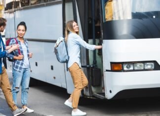 Пассажиры автобусов проводят в очередях на границе более четырех часов – исследование