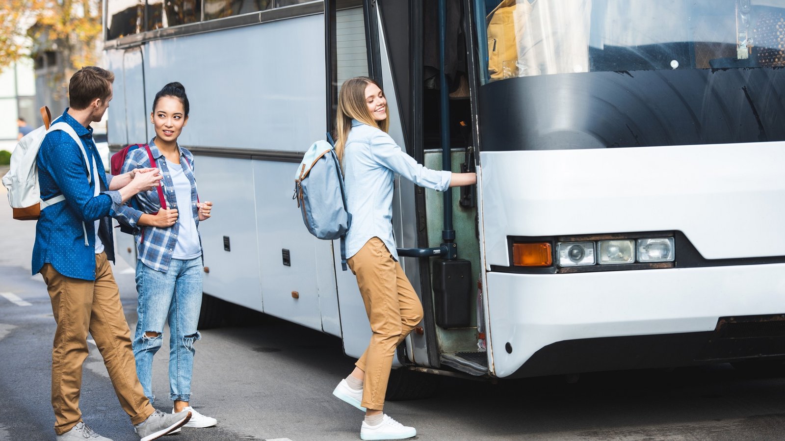 Пассажиры автобусов проводят в очередях на границе более четырех часов – исследование