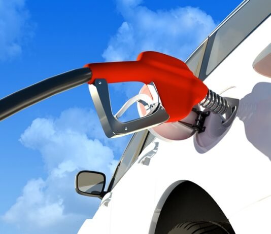Антимонопольный комитет начал проверять цены на АЗС