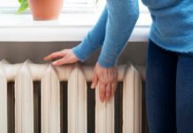 Кличко заявил, что в Киеве 1905 домов остались без тепла из-за ночной атаки РФ