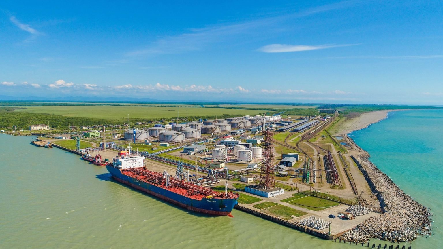 ЕС передумал вводить санкции против порта в Грузии, вовлеченного в перевалку российской нефти