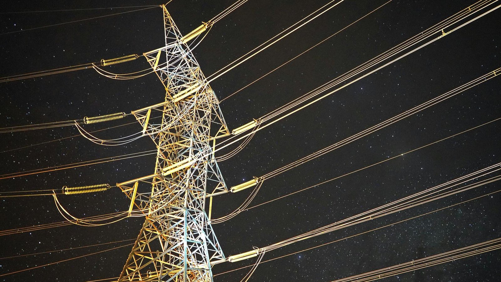 Шмыгаль: Дефицит электроэнергии в Украине сократился в пять-шесть раз