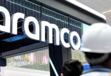 Bloomberg: Крупнейший в Саудовской Аравии НПЗ приостановил работу из-за беспилотной атаки