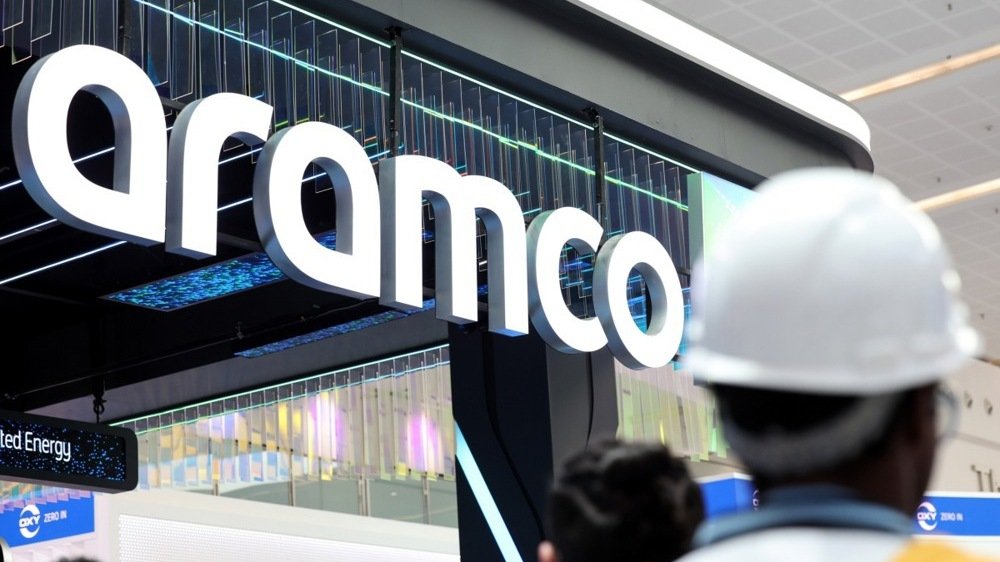 Bloomberg: Крупнейший в Саудовской Аравии НПЗ приостановил работу из-за беспилотной атаки
