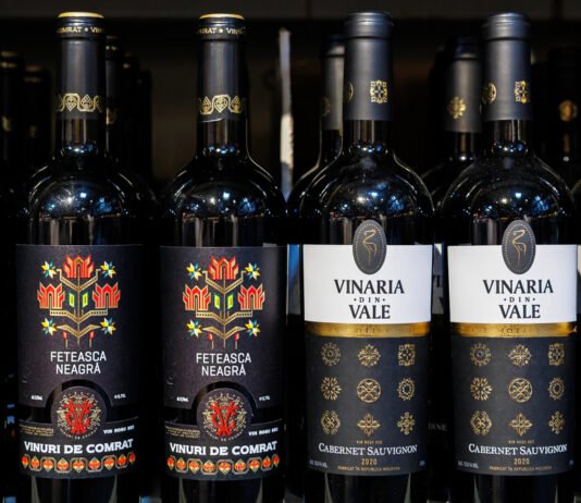 Украина ограничит импорт вина из Молдовы в ответ на эмбарго против курятины