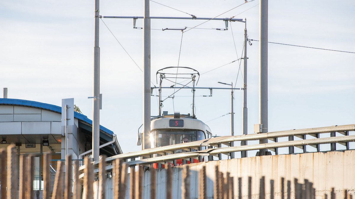 На левом берегу Киева после почти двухмесячного перерыва возобновил работу электротранспорт