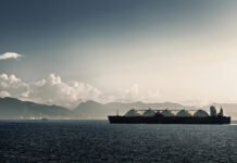 Индийские импортеры LNG сокращают поставки для промышленности после остановки завода в Катаре