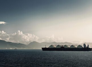 Индийские импортеры LNG сокращают поставки для промышленности после остановки завода в Катаре