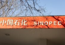 Китай приказал нефтепереработчикам немедленно остановить экспорт дизеля и бензина