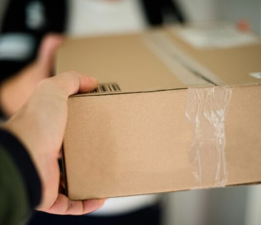 В посылке с Temu случайно обнаружили живого скорпиона. Итальянец готовит жалобу