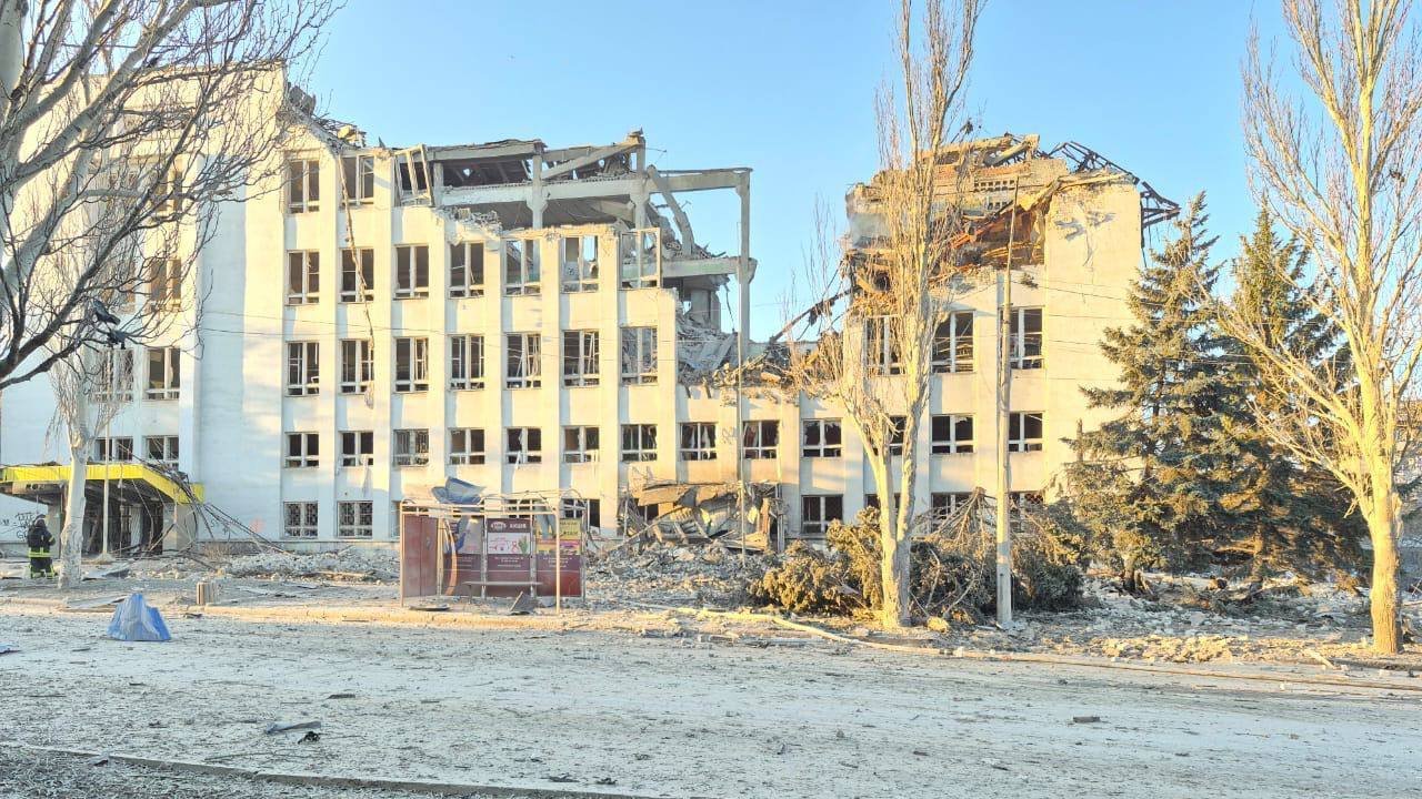 РФ уничтожила здание главпочтамта Укрпошти в Краматорске