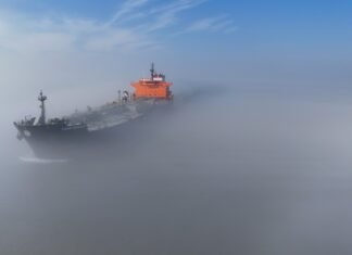 В Иране заявили, что не пропустят «ни одного литра нефти». Трамп ответил угрозой