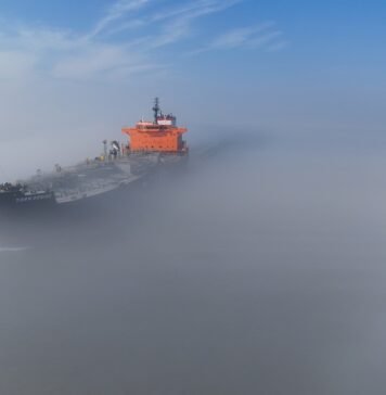 В Иране заявили, что не пропустят «ни одного литра нефти». Трамп ответил угрозой