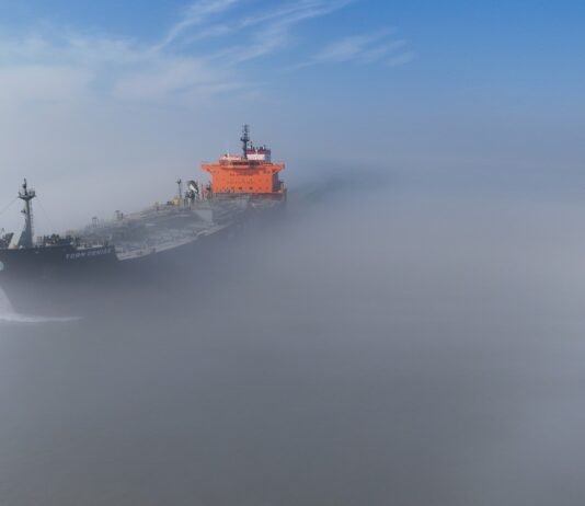 В Иране заявили, что не пропустят «ни одного литра нефти». Трамп ответил угрозой