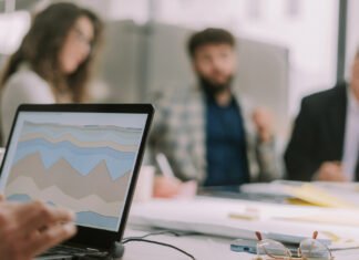 Женщины занимают 31% мест в набсоветах украинских компаний – исследование Deloitte