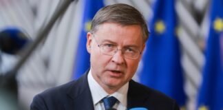 В Еврокомиссии призвали США придерживаться «потолка» цен на российскую нефть