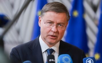 В Еврокомиссии призвали США придерживаться «потолка» цен на российскую нефть