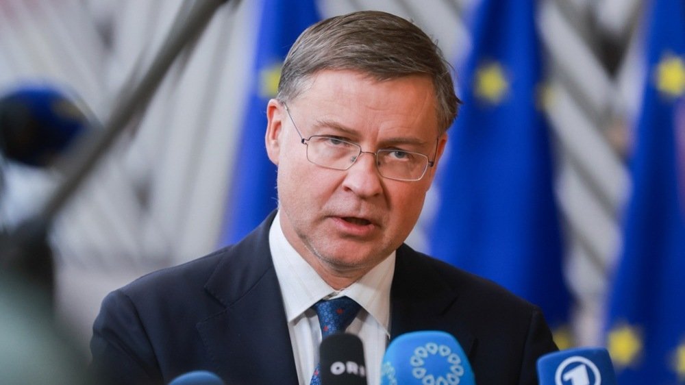 В Еврокомиссии призвали США придерживаться «потолка» цен на российскую нефть