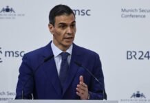 Испанский премьер заявил, что не волнуется об угрозах Трампа прекратить торговлю