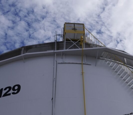 IEA одобрило крупнейшее высвобождение нефти из резервов из-за войны на Ближнем Востоке