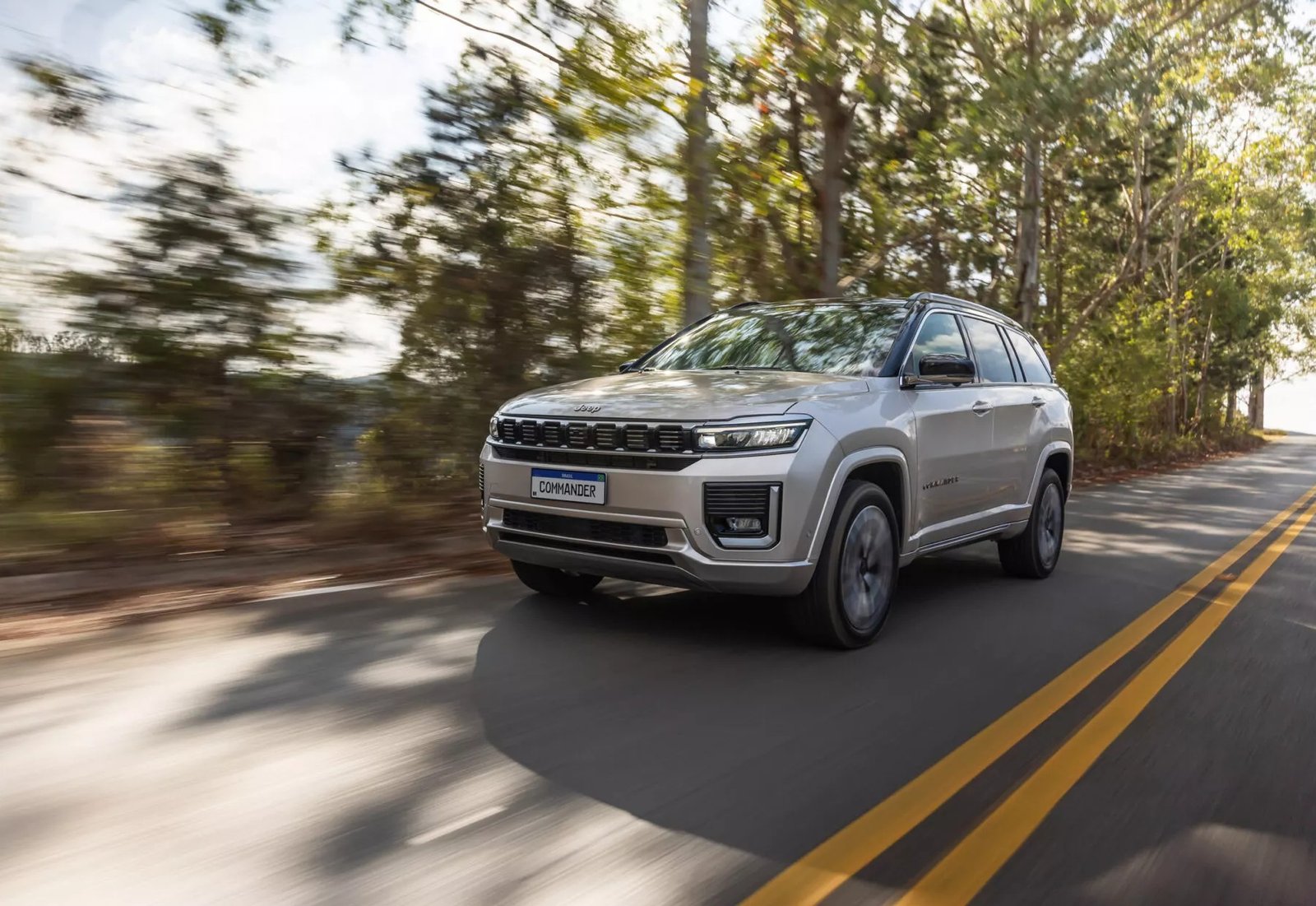 Знакомый незнакомец: Jeep представил недорогой семиместный кроссовер (фото)