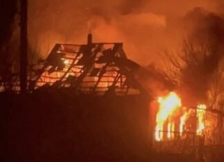 В Запорожском районе спасатели потушили четыре пожара после вражеских обстрелов