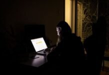 В Киеве вернули графики отключения света