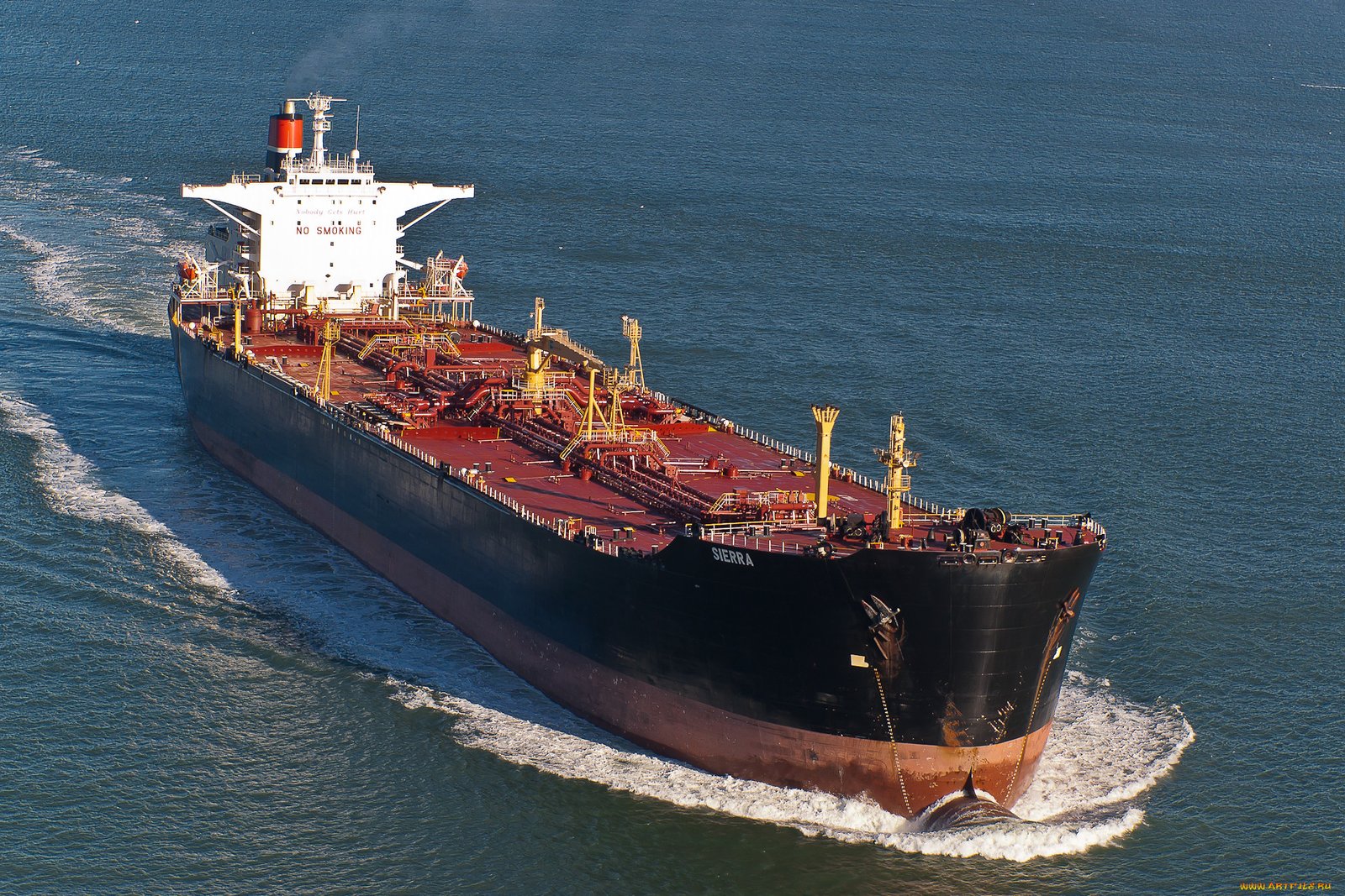 Трамп разрешил России продать Кубе тысячи баррелей нефти, — NYT