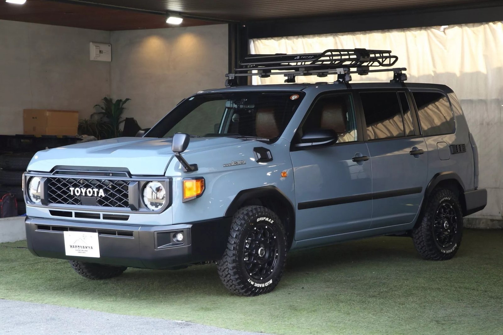 Самый дешевый кроссовер Toyota за $12 000 скрестили с Land Cruiser (фото, видео)