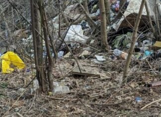 В центре Запорожья обнаружили незаконную свалку мусора