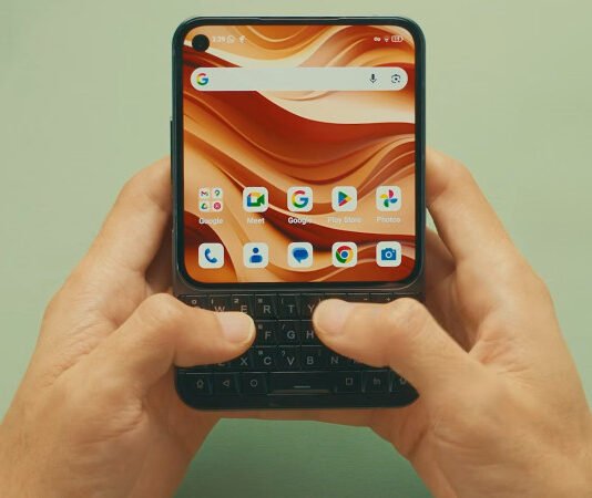 Unihertz показала Titan 2 Elite — кнопковий міні-смартфон у стилі BlackBerry