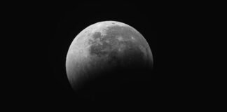 Голубая Луна и зеленое Солнце: какое событие привело к такому эффекту в 1883 году