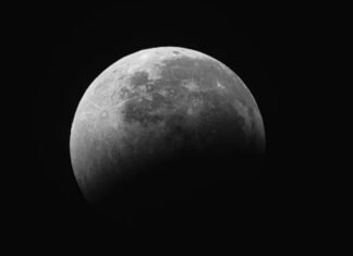 Голубая Луна и зеленое Солнце: какое событие привело к такому эффекту в 1883 году