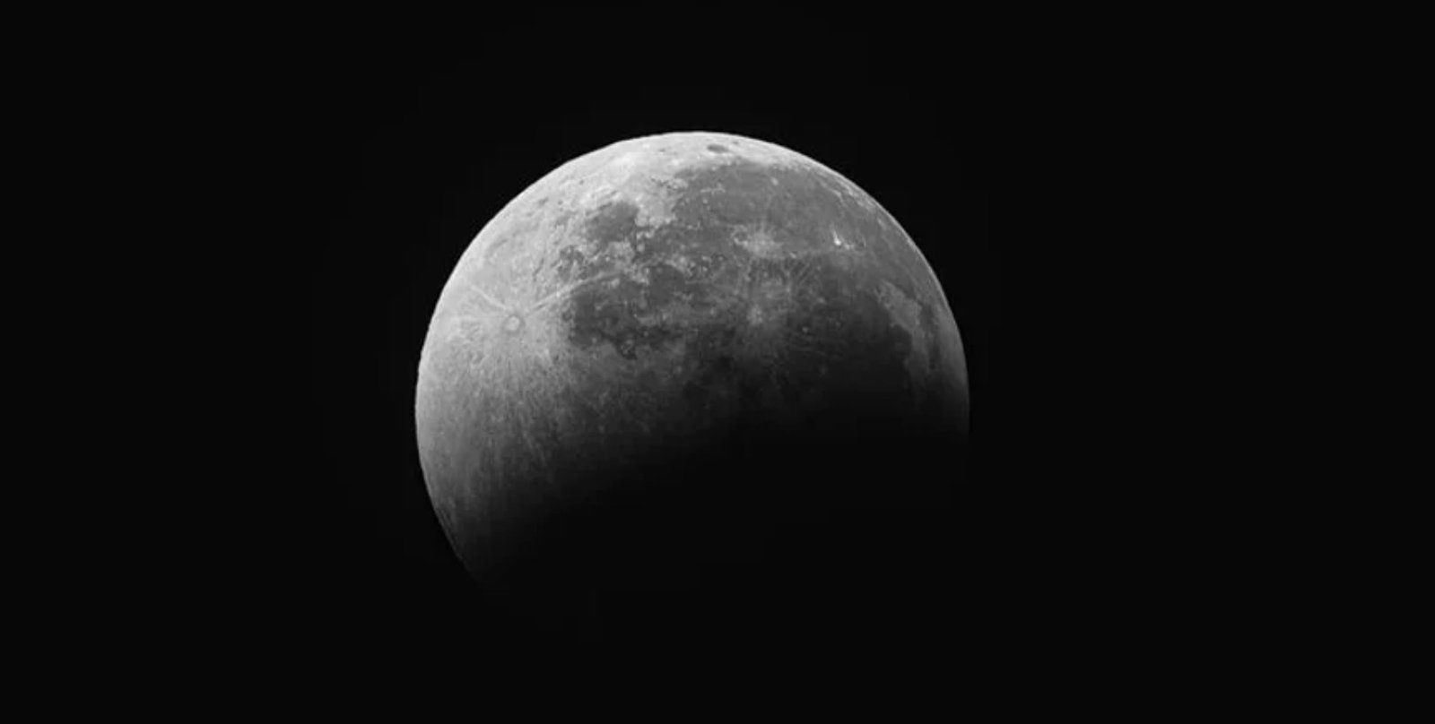 Голубая Луна и зеленое Солнце: какое событие привело к такому эффекту в 1883 году