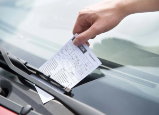 Штрафы за парковку в смартфоне: водители получат информацию в «Дие»