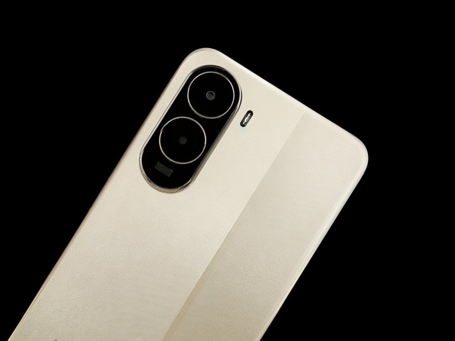 Новий бюджетний смартфон Xiaomi отримав гігантський екран і батарею на 6300 мАг