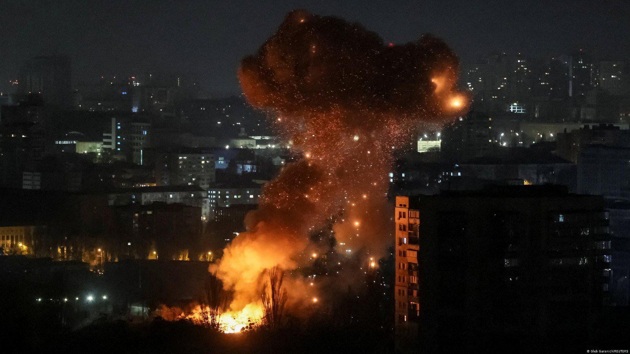 ВС РФ ударили по Одессе «Шахедами»: разрушили роддом, детали (видео)