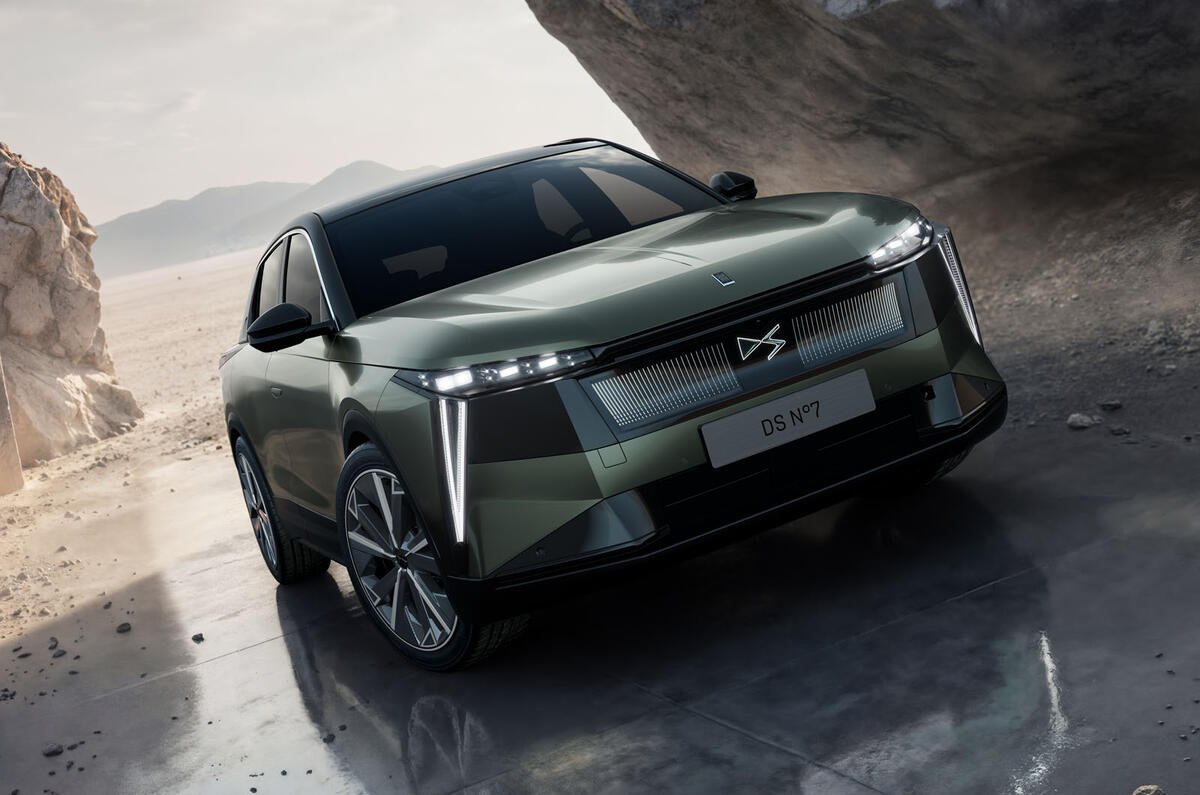 Люкс и авангард: представлен новый французский конкурент Audi Q5 и BMW X3 (фото)