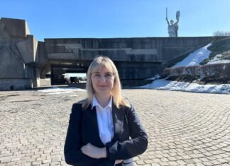 «Подонки не имеют подвигов»: в сети разгорелся скандал из-за высказываний нардепа (фото)