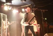 Виктору Бронюку — 47: где сейчас фронтмен «ТИК» и как изменилась его жизнь во время войны (фото)