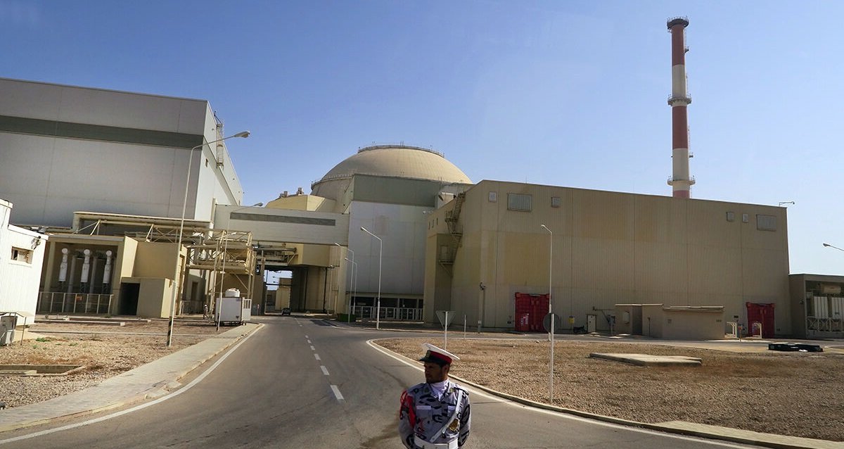 «Серьезная угроза»: Иран заявил о попадании снаряда в районе Бушерской АЭС